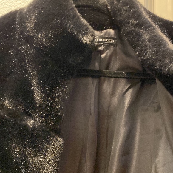 Generation Love faux fur jacket. Never worn! Size M - Picture 3 of 3